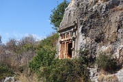  tombe creusée dans le calcaire